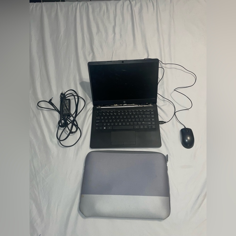 HP laptop, charger, and mouse. For parts!